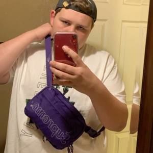 Meet your Posher, Levi